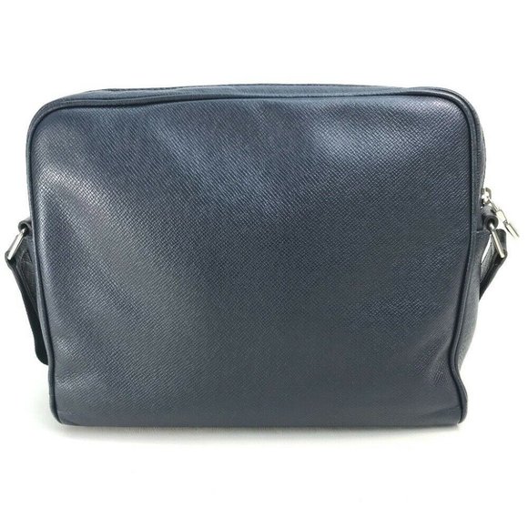 LOUIS VUITTON M30261 Taiga Alex-Messenger Messenger bag Shoulder Bag Cross body - Picture 1 of 10
